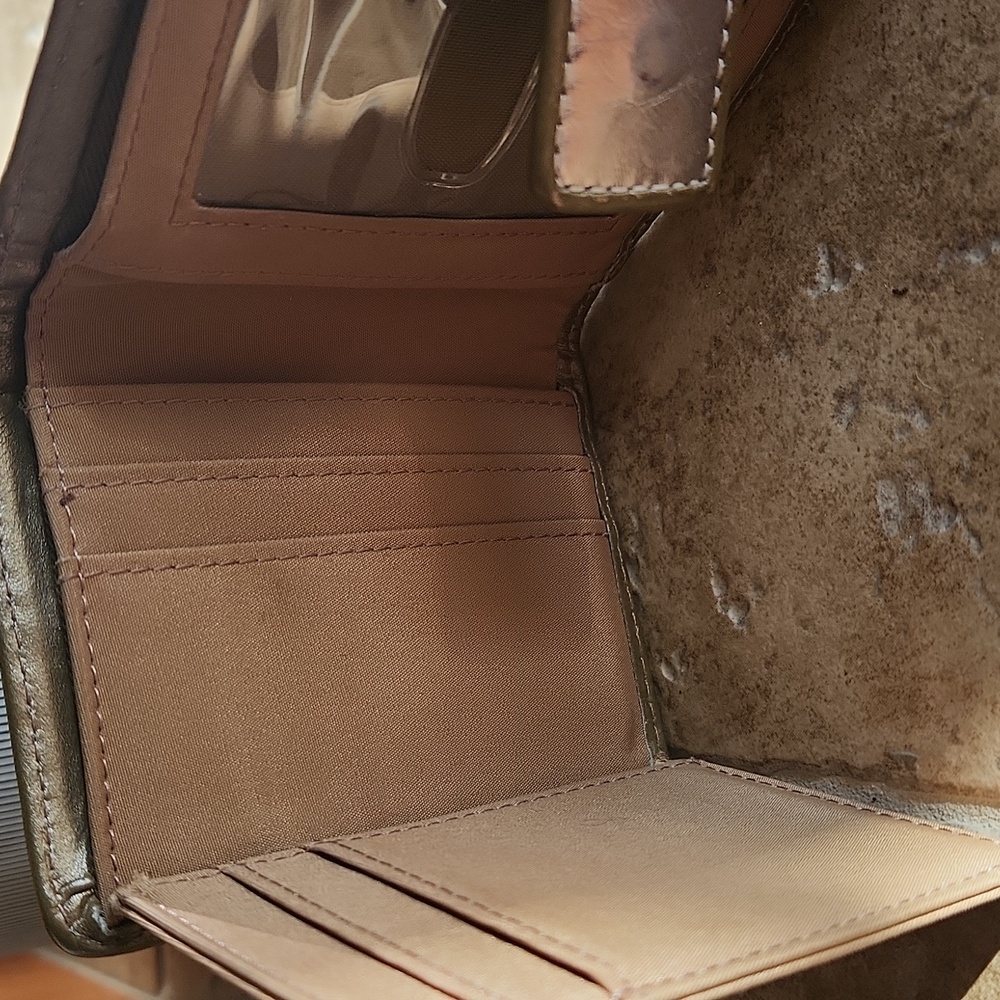 Fossil gold colored genuine leather wallet - Picture 8 of 12